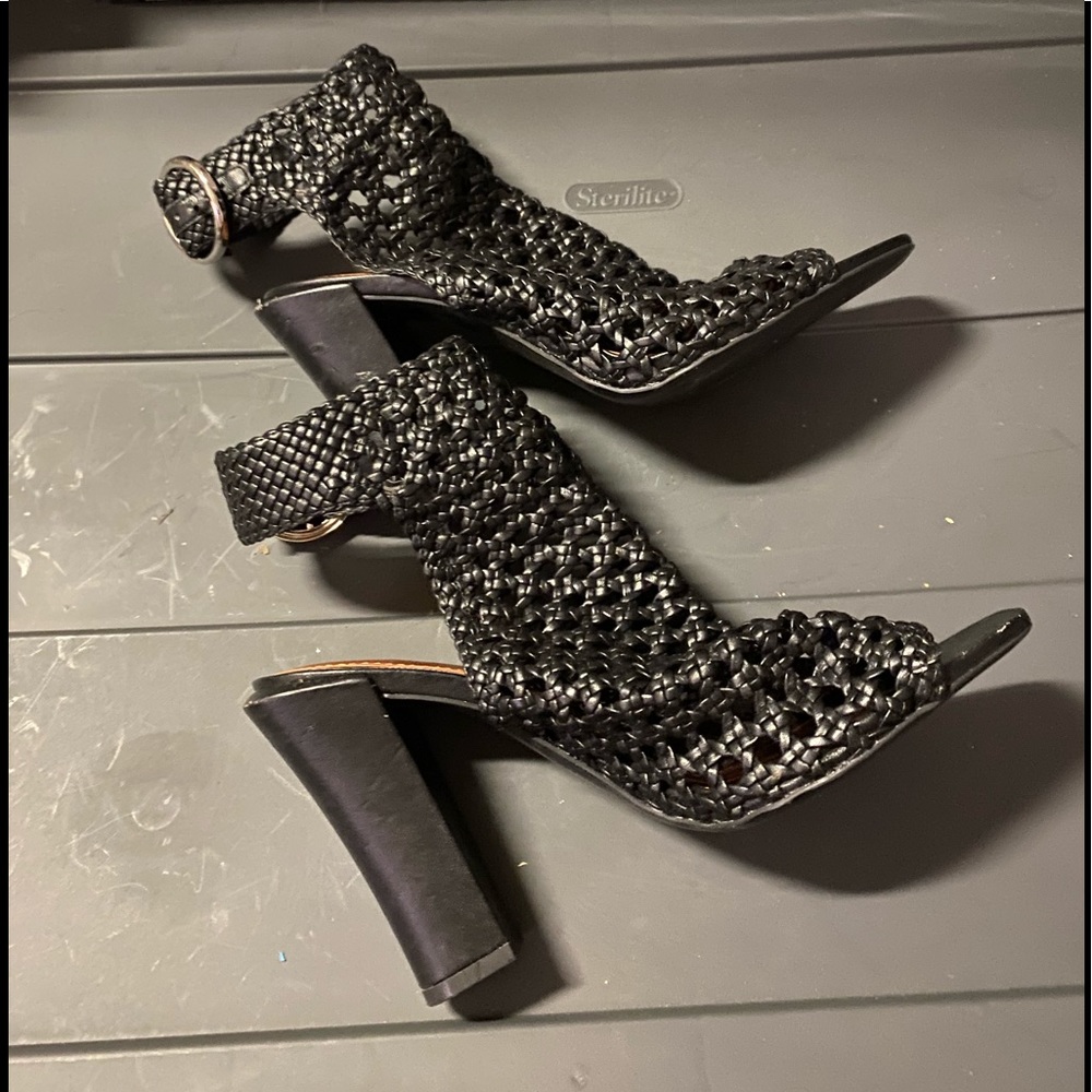 39EU mesh heels